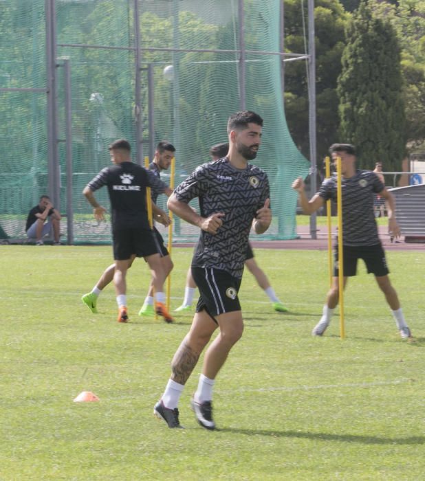 Primer entrenamiento del goleador Carlos Martínez