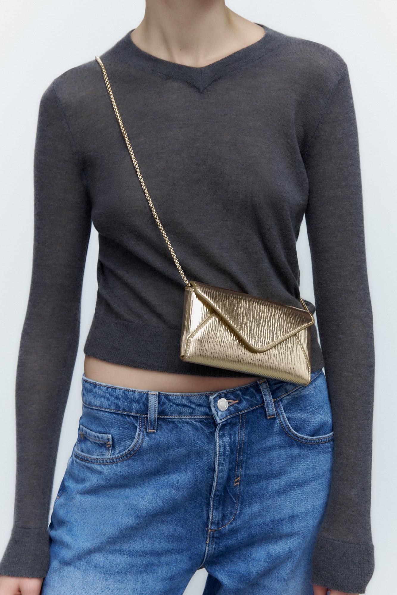 Por qué este bolso dorado de Zara es la nueva obsesión del - Woman