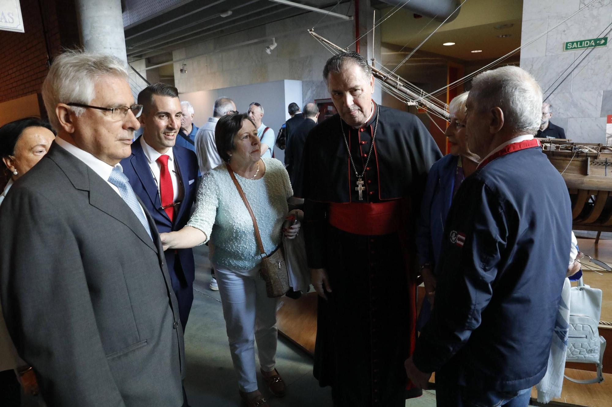 El cardenal Ángel  Fernández Artime recibe el título de Hijo Predilecto de Asturias en Luanco (Gozón)
