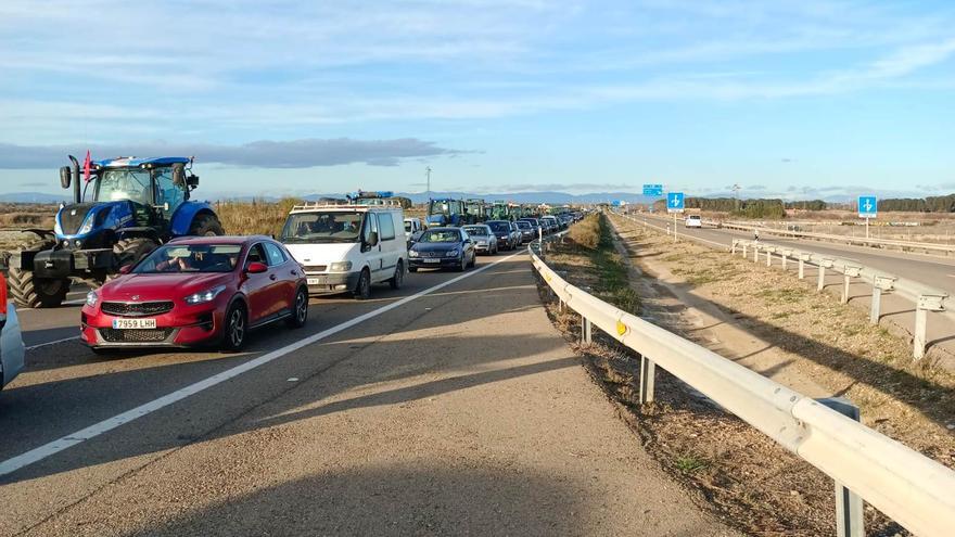 Sexto día de tractoradas en Aragón: El Pirineo acapara los focos