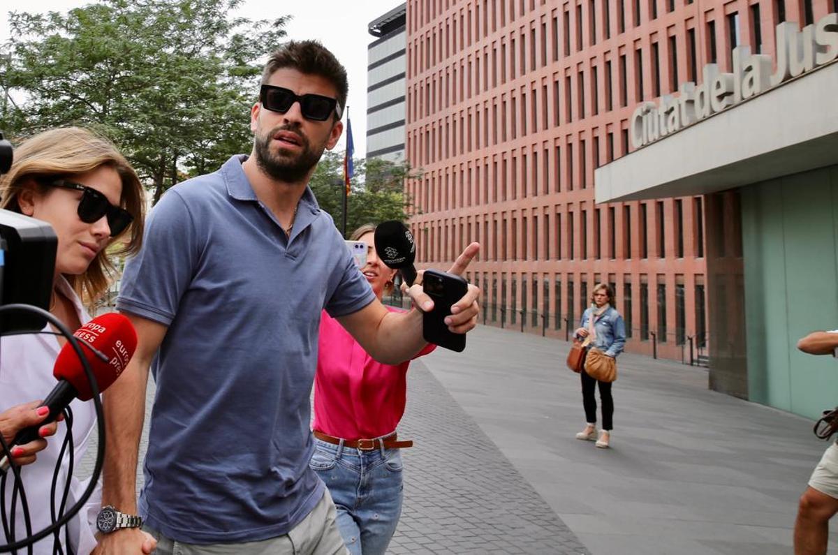 Gerard Piqué y Clara Chía, en los juzgados contra un paparazzi