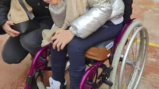 Roban en Nochebuena la silla de ruedas de Carlota, una niña cordobesa con parálisis cerebral
