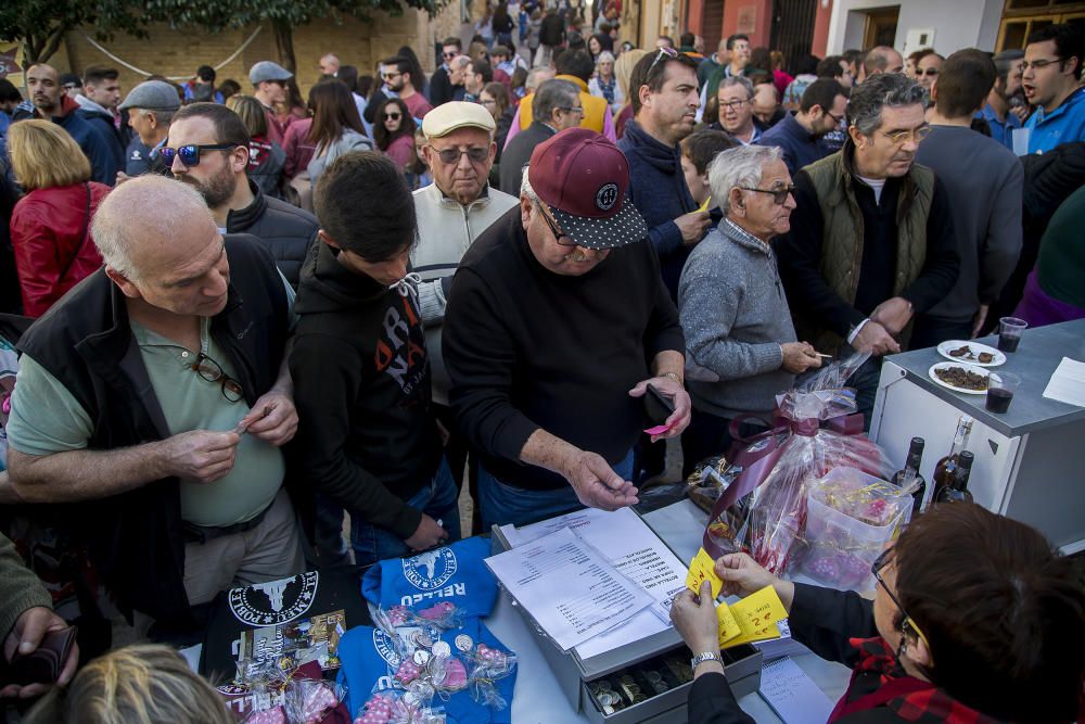 Relleu conmemora Sant Antoni reviviendo la matanza del cerdo