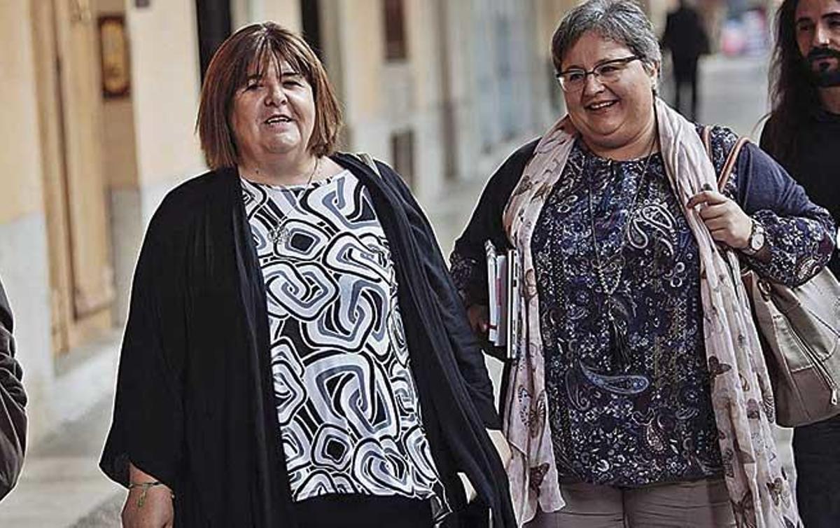 Huertas (izquierda) y Seijas mantuvieron sus actas de diputadas tras salir de Podemos.