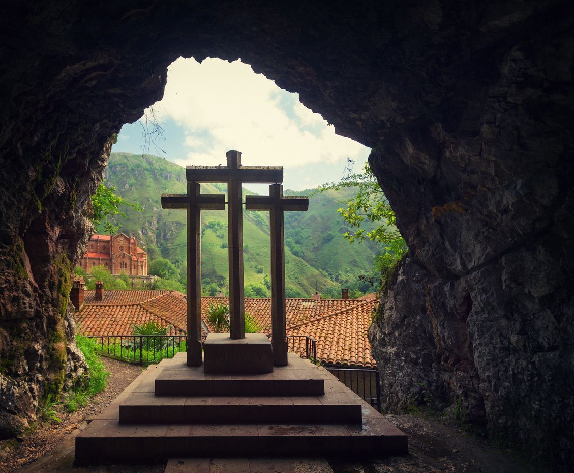Además de su inmensurable belleza, el Real Sitio de Covadonga destaca por su grandiosa espiritualidad