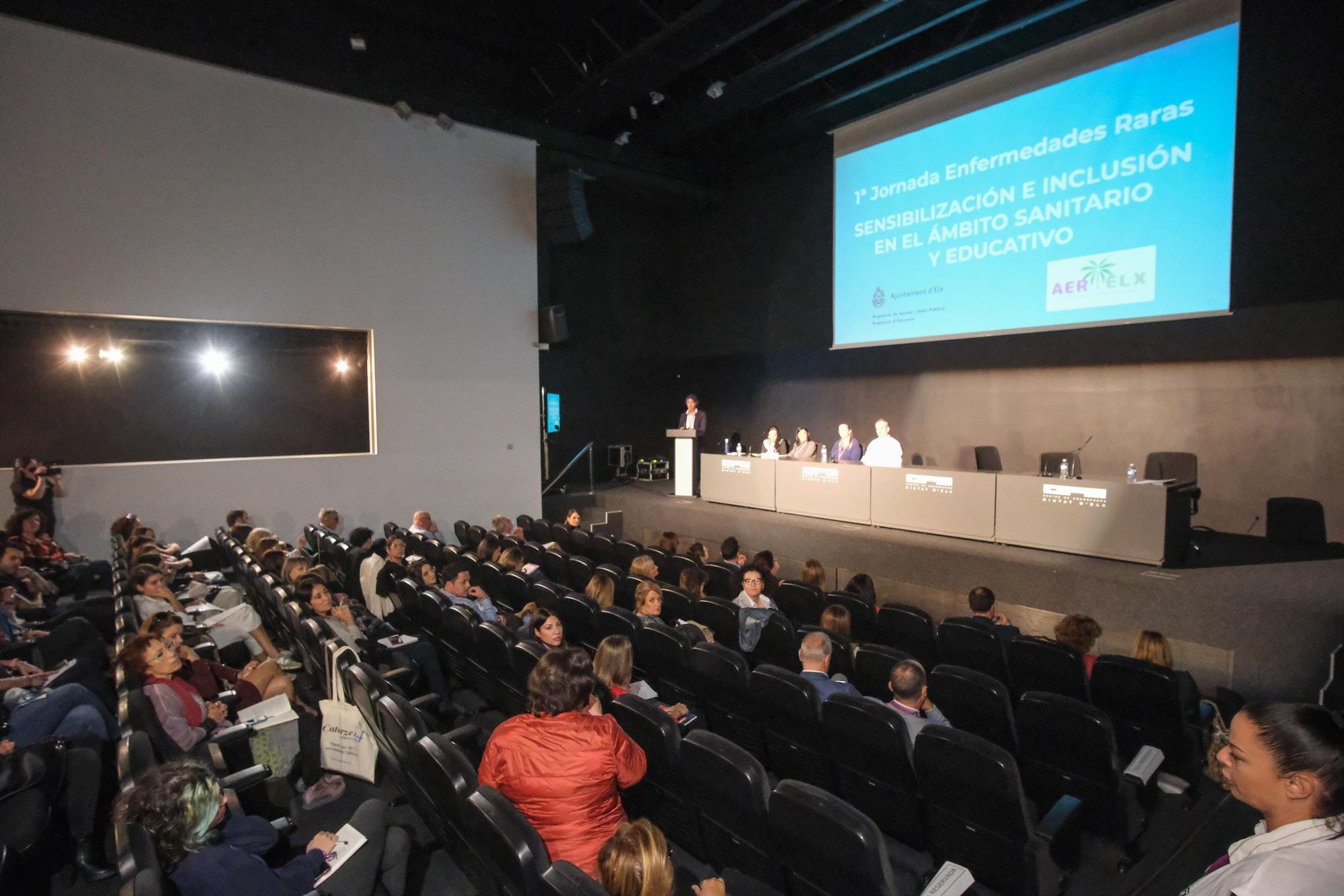 Asistentes a la I Jornada de Enfermedades Raras en el Centro de Congresos de Elche.