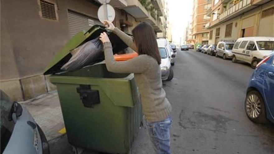 Las multas por tirar la basura a deshora se multiplican por 7