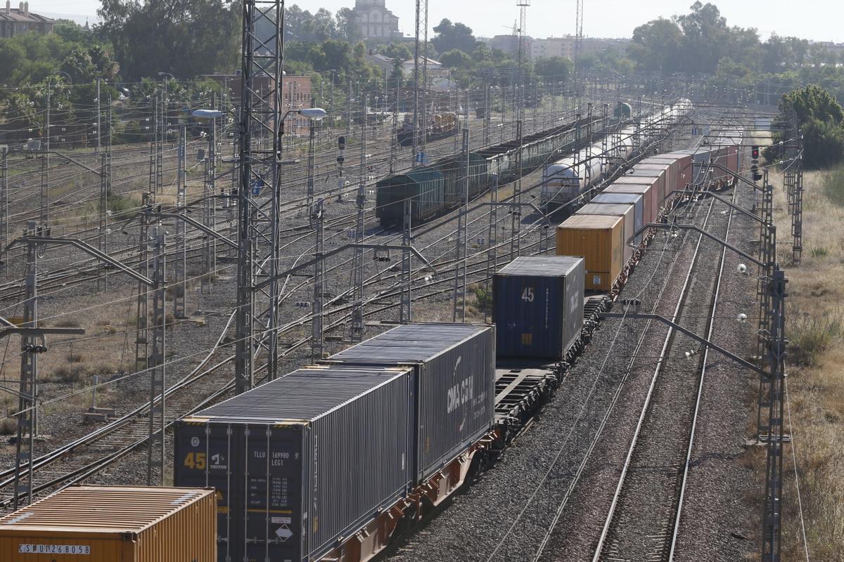 AJGONZALEZ CORDOBA Estacion de ferrocarril tren mercancias del Higueron logistica