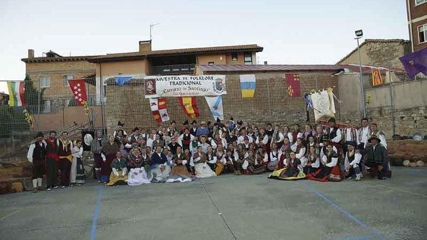 Integrantes de la Muestra de Folclore Tradicional participantes en Burgos.