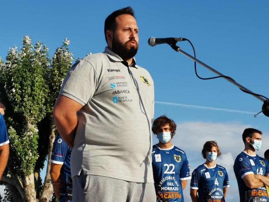 El Balonmán Cangas, listo para la batalla. // Santos Álvarez