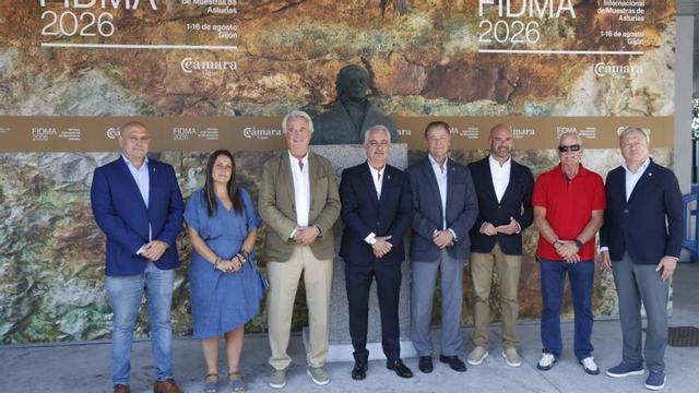 Por la izquierda, Juan Pola, Paula Riobeillo, Silvino Uriza, Ángel García Vega, Félix Baragaño, Jesús Martínez, Jesús Varela y Álvaro Alonso. | ÁNGEL GONZÁLEZ