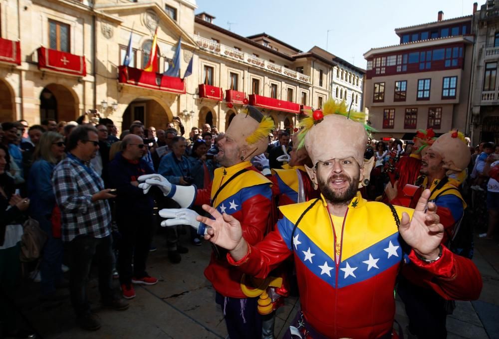 Recorrido de las chirigotas de Cádiz por las calles de Oviedo