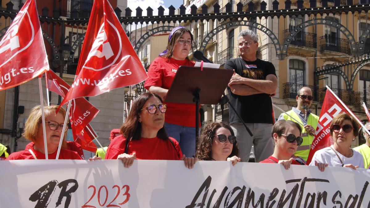 Un millar de personas en la manifestación del 1 de mayo de Alcoy