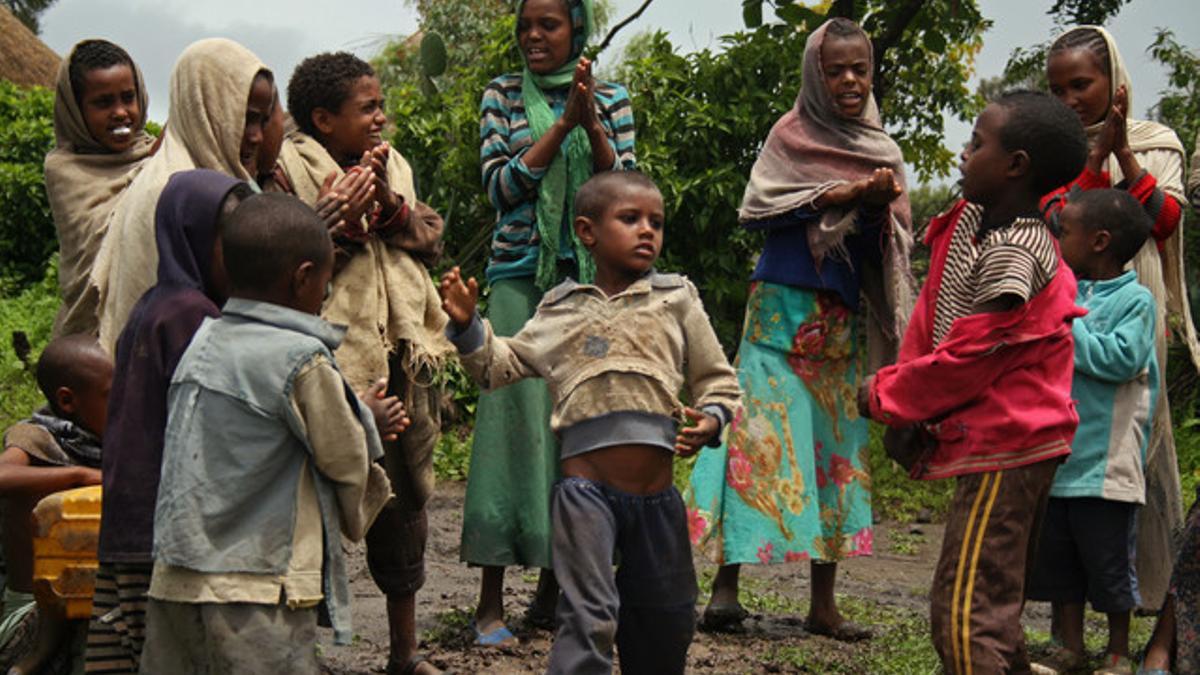 Los niños de Lalibela bailan la danza típica del norte del país.