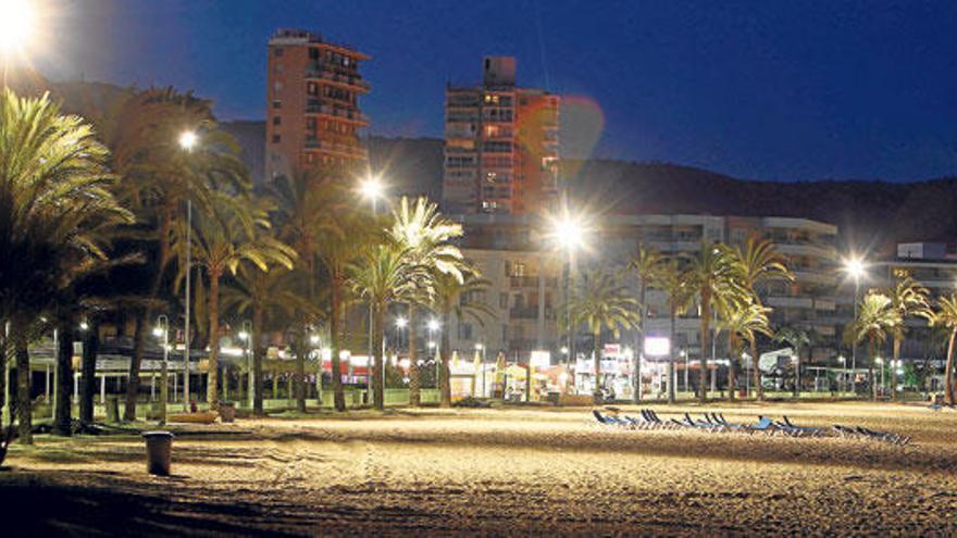 So sieht es jetzt nachts an dem Strand aus