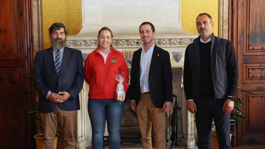 El Consell de Mallorca homenajea a la campeona de España sénior de tiro olímpico Maria Antònia Sastre