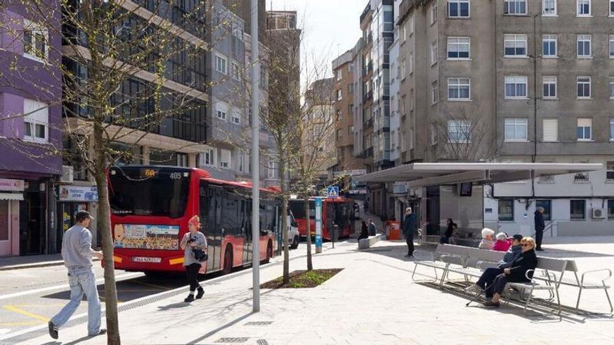 Las nuevas paradas de autobús y taxi de Monte Alto ya están operativas