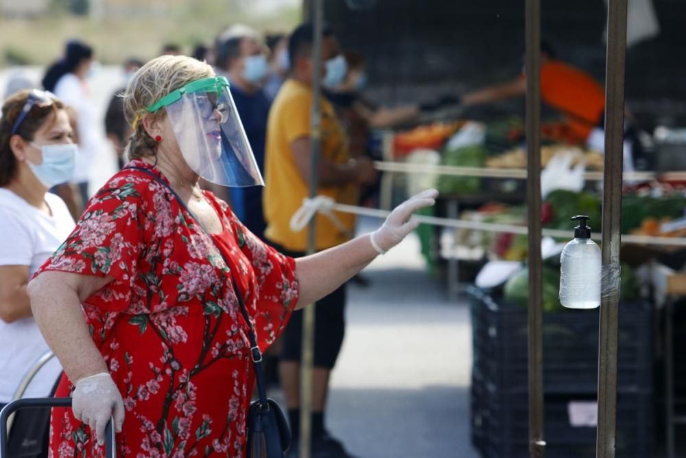 El mercadillo de Huelin vuelve a abrir tras entrar Málaga en la Fase 1.