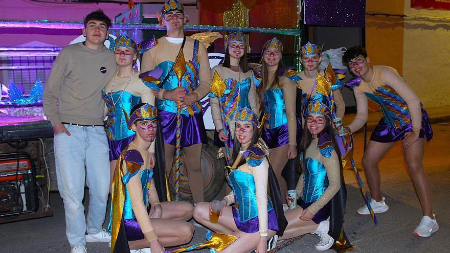 350 personas desfilan por las calles en el carnaval de Alcossebre