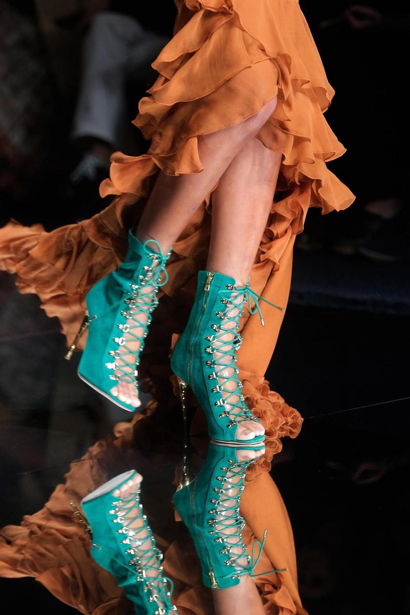 PFW: Balmain Primavera/ Verano 2016, botines de tacón