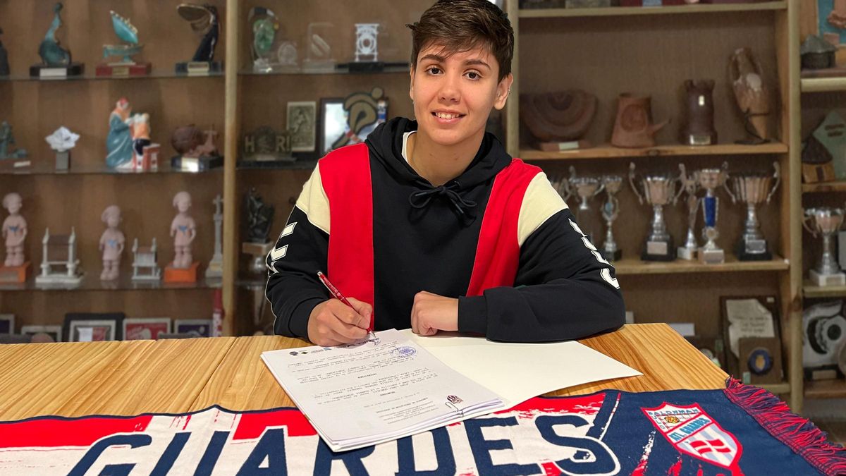 Ceci Cacheda, con su nuevo contrato.