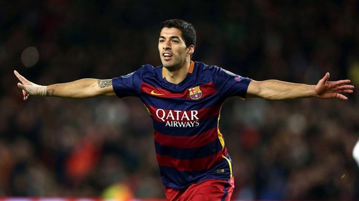 El delantero azulgrana Luis Suárez celebra uno de los goles ante el Roma