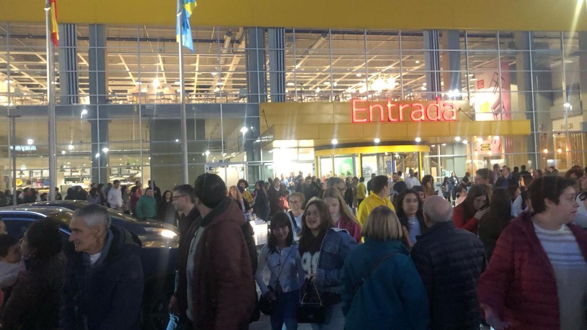 Vídeo: El gran susto por el desalojo de Ikea: "La gente salió en estampida"