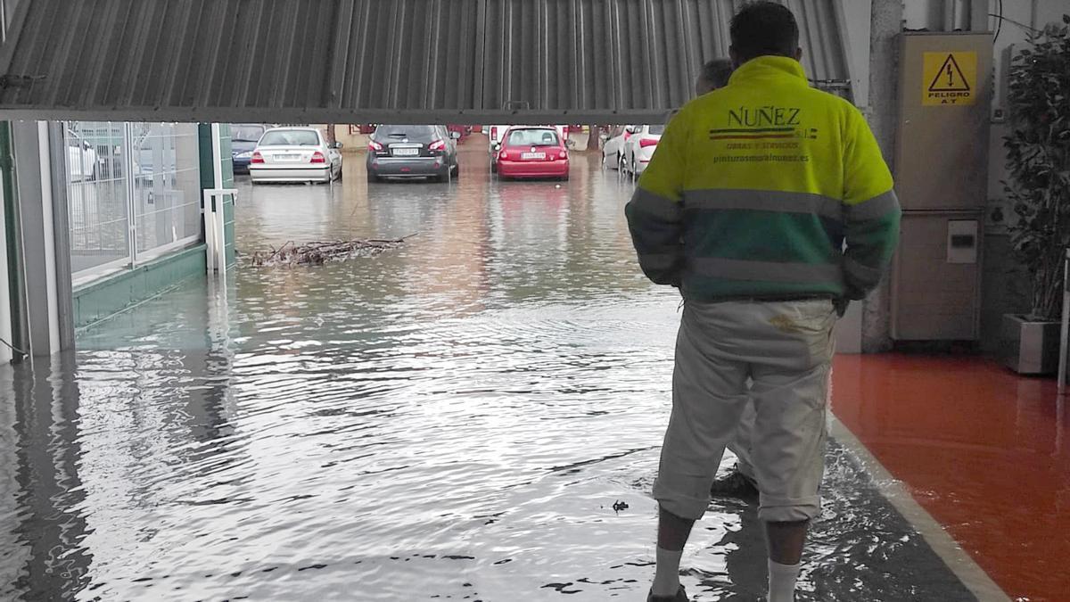 Nave de Fuente del Jarro con más un palmo de agua