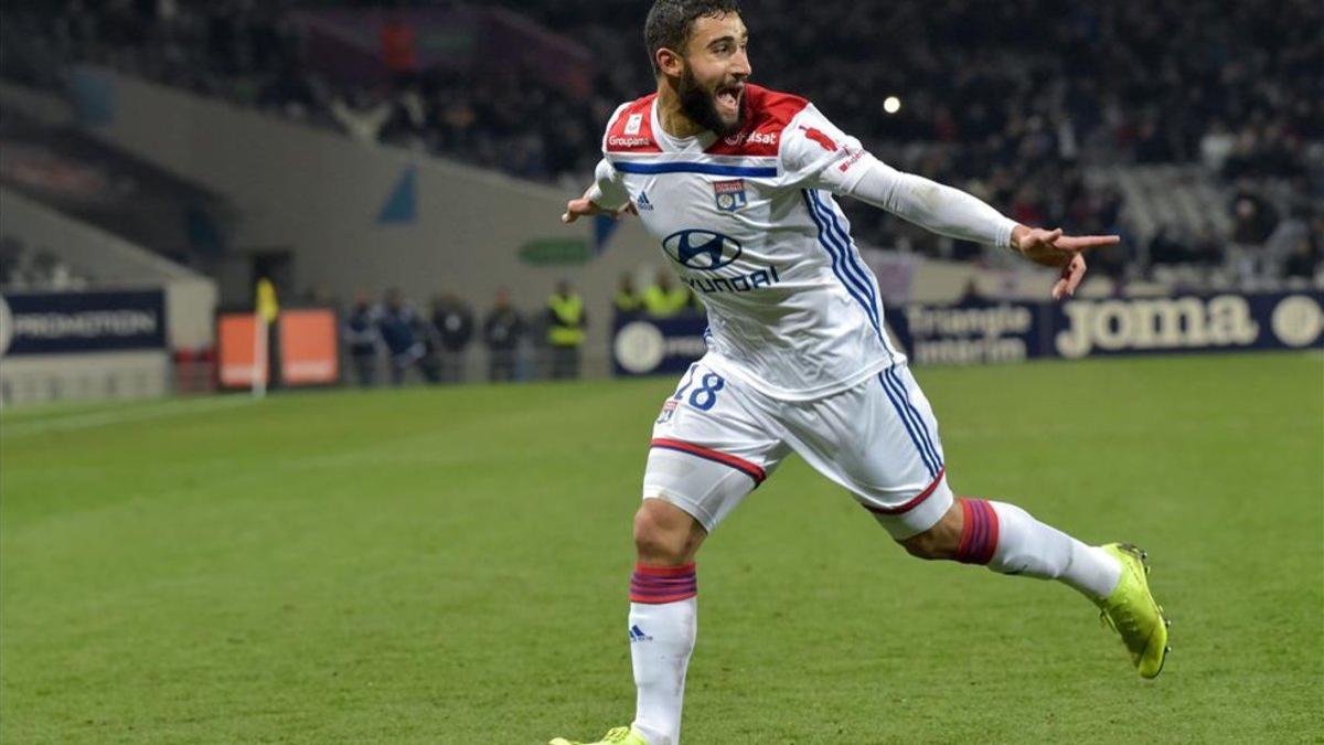 Nabil Fekir celebra el 2-2 que permitió al OL sumar un punto