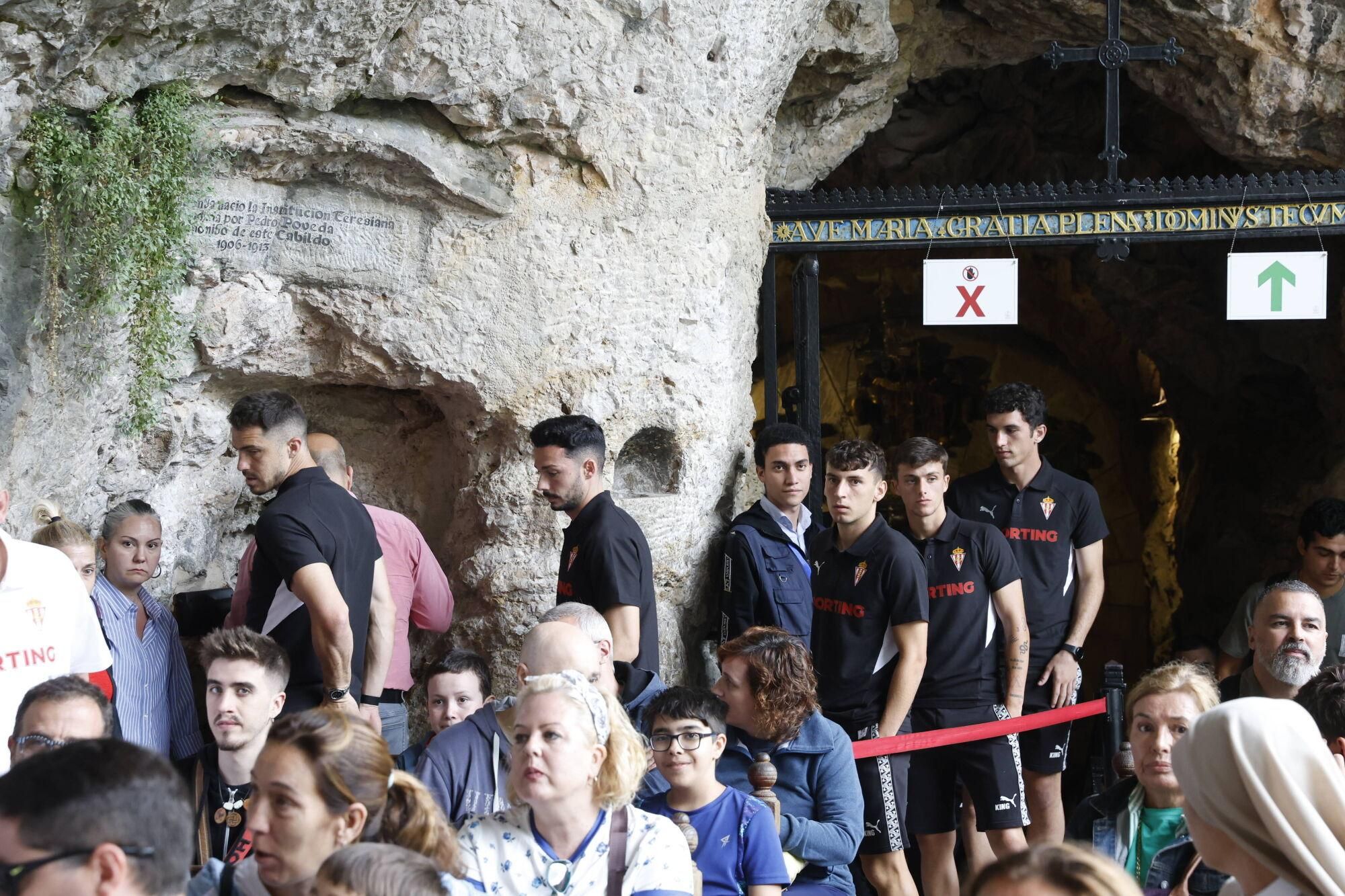 EN IMÁGENES: Visita del Sporting a La Santina en Covadonga