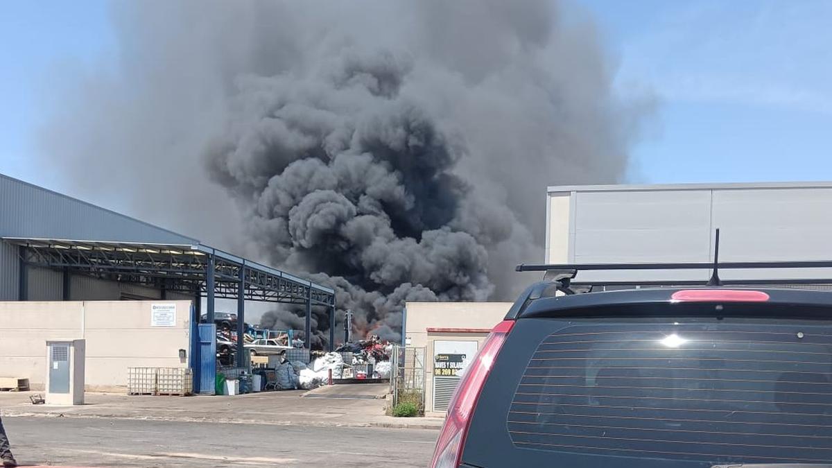 Vídeo: Espectacular incendio en Burriana