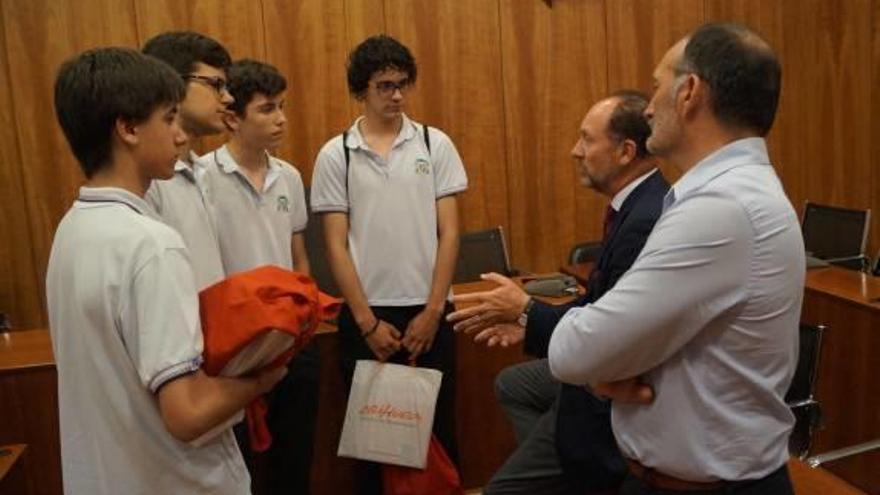 Reconocimiento a los estudiantes del Oratorio ganadores de la Liga de Debate