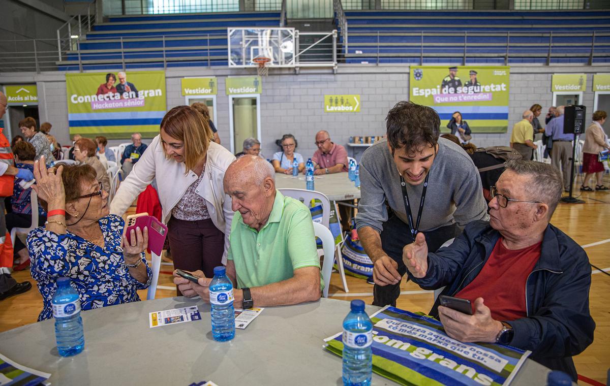 ‘Hackatón sénior’ en L’Hospitalet. Talleres digitales para la gente mayor.