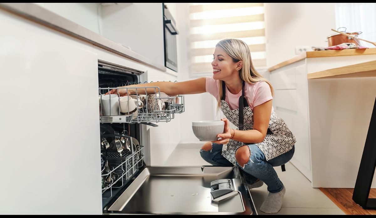 ¿Alguna vez te has preguntado qué cosas no debes meter en tu lavavajillas?