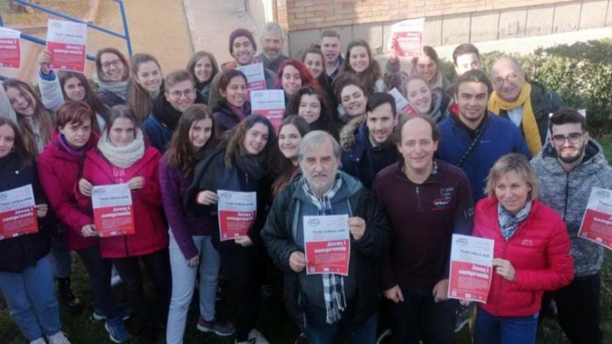 Alumnes i professors de l&#039;Institut Guillem Catà