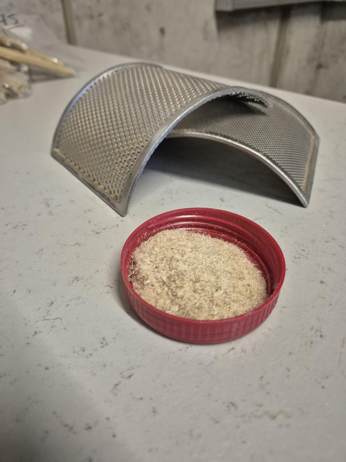 Tamizado de fibra de cáñamo molido.