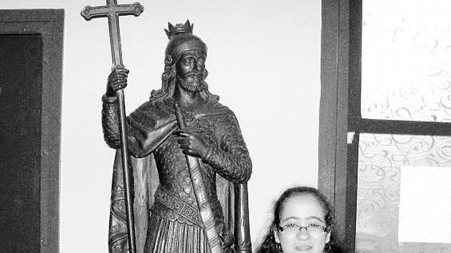 Nicoleta Ionela Turcu, ayer, en el vestíbulo del Instituto cangués.