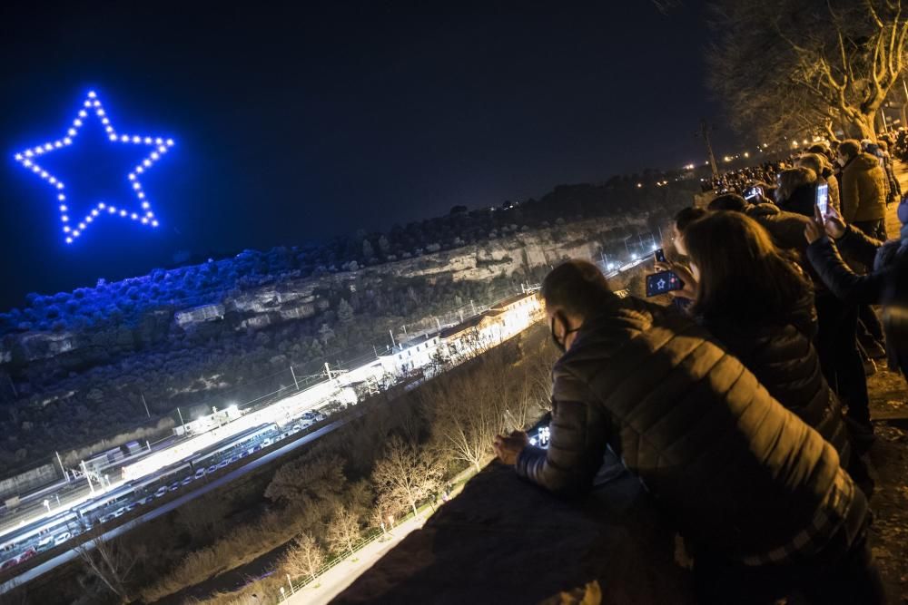 Manresa rep amb cues l''''art efímer dels Jardins de Llum