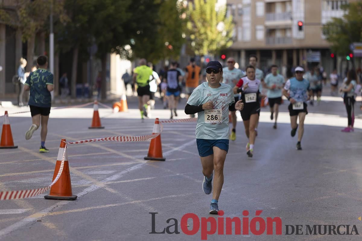 Carrera '10K Assota por ti' en Caravaca (salida y giro primera vuelta)