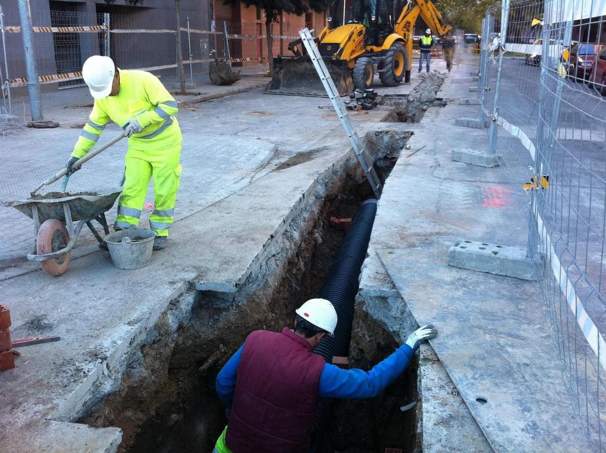 Obras de alcantarillado en el centro de València