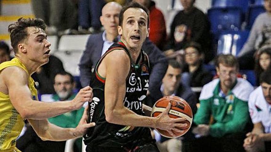 Álex Hernández, base del Iberojet Palma, durante un partido.