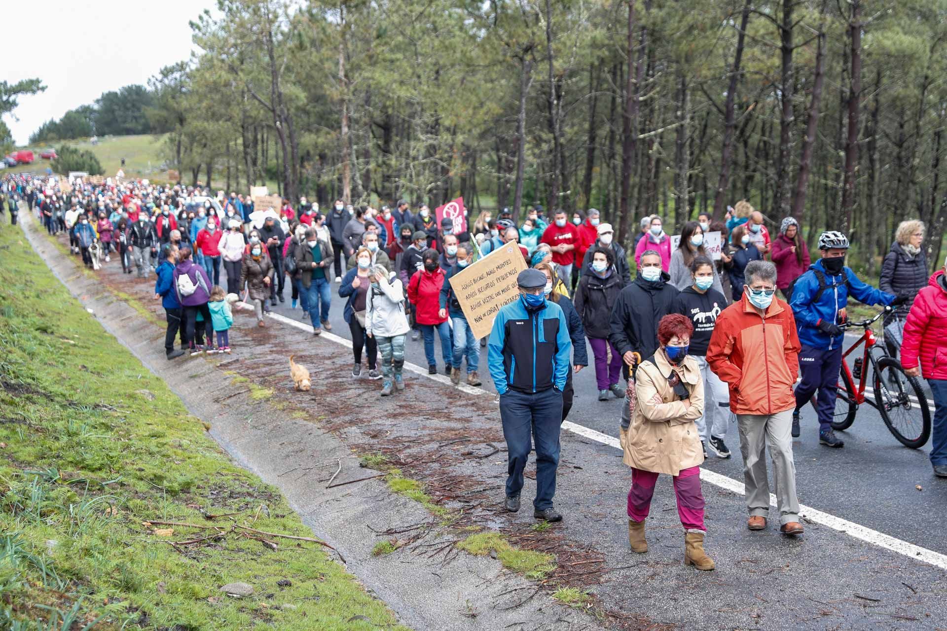 Marcha contra los parques eólicos en A Groba
