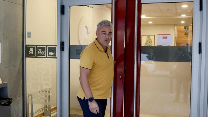 José Ramón Tuero anuncia su candidatura a las primarias del PSOE de Gijón: "Esta ciudad necesita menos despachos y más calle"