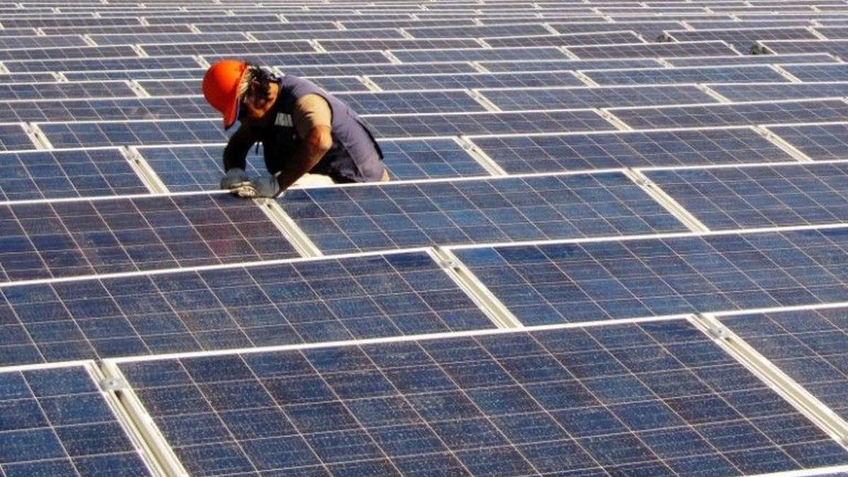 Cientos de 'esclavos' trabajan en parques fotovoltaicos en el sur de Italia.