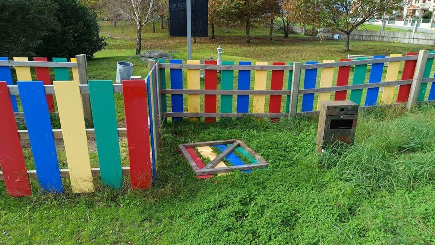 Los cuatro parques caninos de Vilagarcía, en estado ruinoso