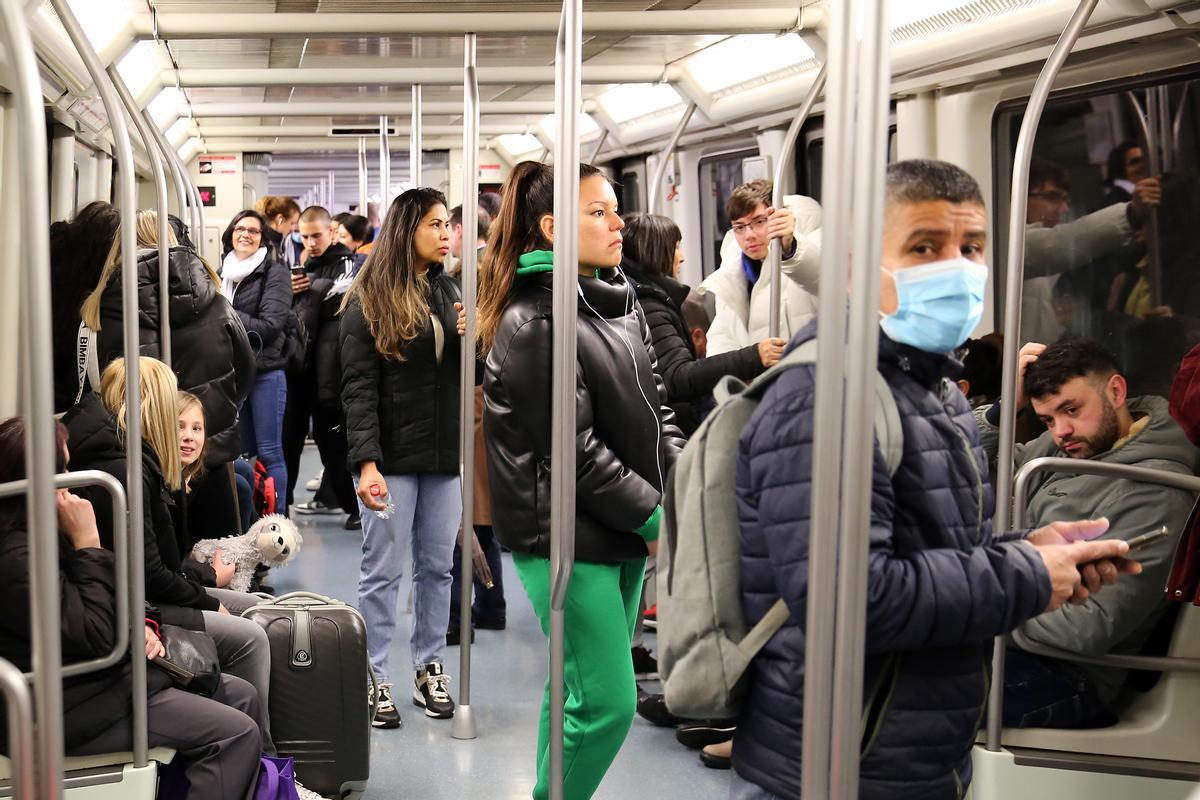 Último día de la mascarilla obligatoria en el transporte público