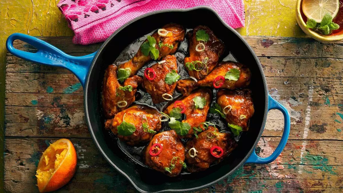 Así se hace un pollo en salsa de tamarindo y pasilla de lo más resultón