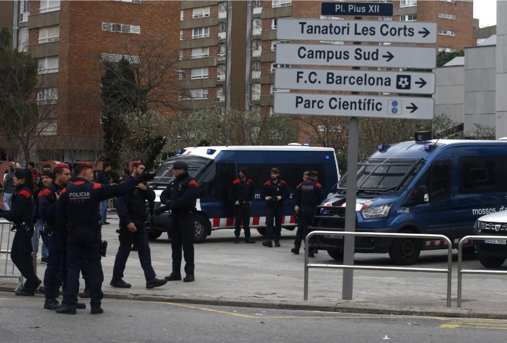 Dispositiu policial als voltants del Camp Nou