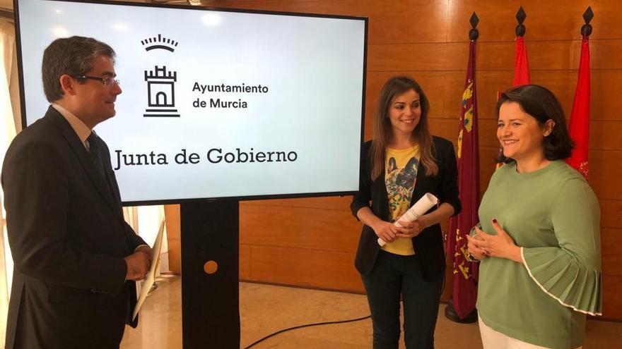 Un momento de la presentación del nuevo aparcamiento disuasorio.