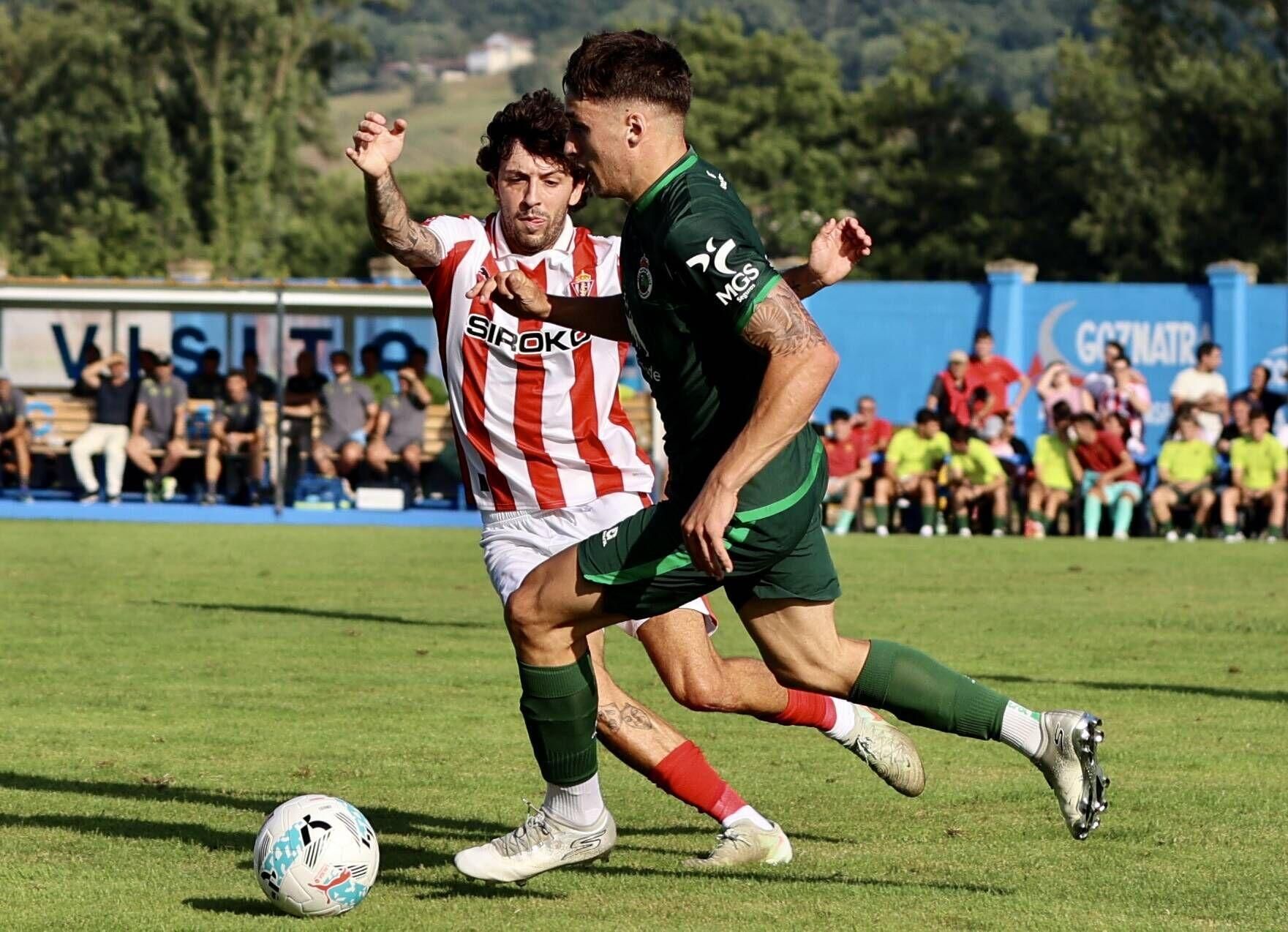 EN IMÁGENES: Amistoso de pretemporada en Grado entre Sporting y Racing de Santander